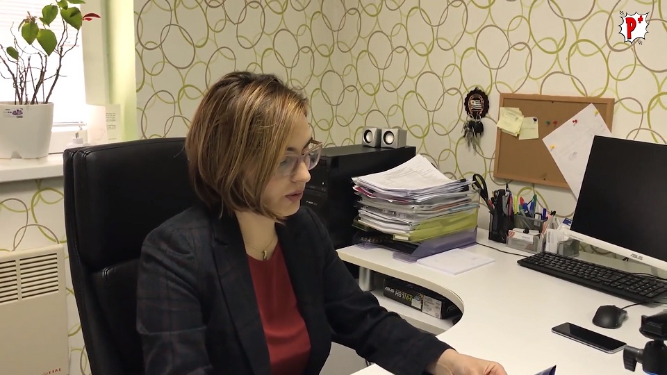 نحن اسفون، أنتم شخص لديه مؤهلات علمية تفوق المطلوب