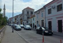 KUNDËR PËRÇARJES ETNIKE NË TEATROT